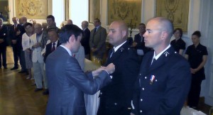 Deux Gendarmes décorés de la médaille de bronze pour acte de courage et de dévouement