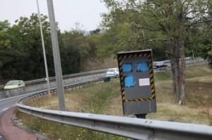 Dordogne un chef d'entreprise surpris en train de vandaliser un radar
