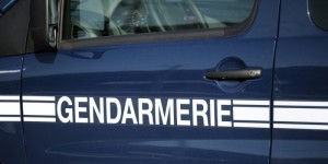 Dordogne une mère et son fils menacent les gendarmes avec un couteau