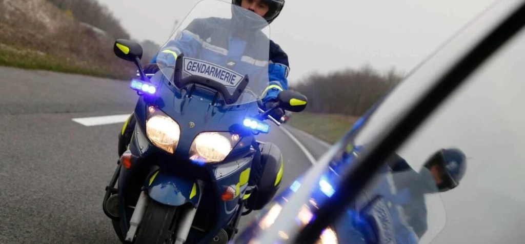 Un motard de la gendarmerie nationale a été blessé dans un accident de la route, samedi 30 octobre 2021, à Saint-Martin-de-Fontenay, au sud de Caen (Calvados).