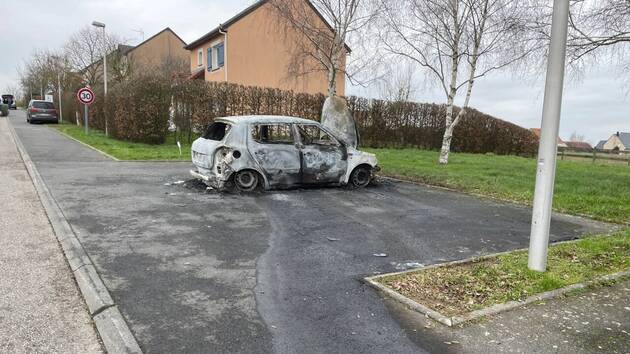La voiture personnelle d’un gendarme a été incendiée dans la nuit du samedi 28 au dimanche 29 janvier 2023, à Falaise.